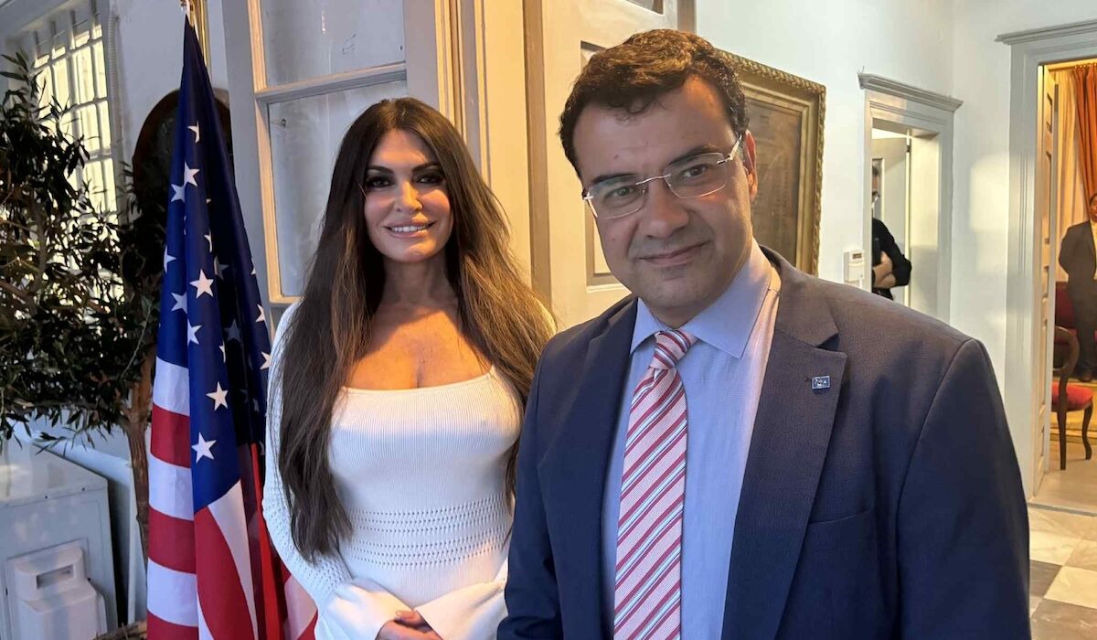 Τιμήθηκε η Κίμπερλι Γκιλφόιλ από τον Δήμο Ύδρας (φωτογραφίες)