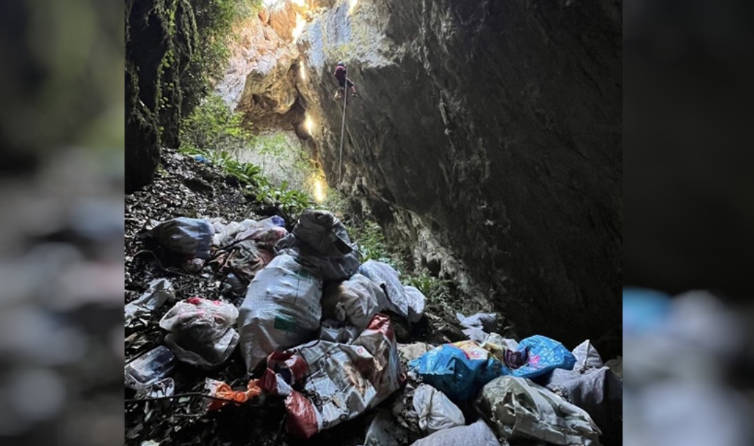 Κτηνωδία στο Πήλιο: Άγνωστο πέταξε κουτάβια σε γκρεμό 20 μέτρων!