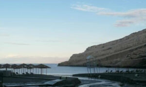 Η ισχυρή βροχόπτωση έφερε… πλημμύρες στα Μάταλα – Δείτε εικόνες