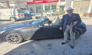 Μεσαρά: O 80χρονος που οδηγεί σπορ καμπριολέ και κλέβει τις εντυπώσεις! (Φωτογραφίες)