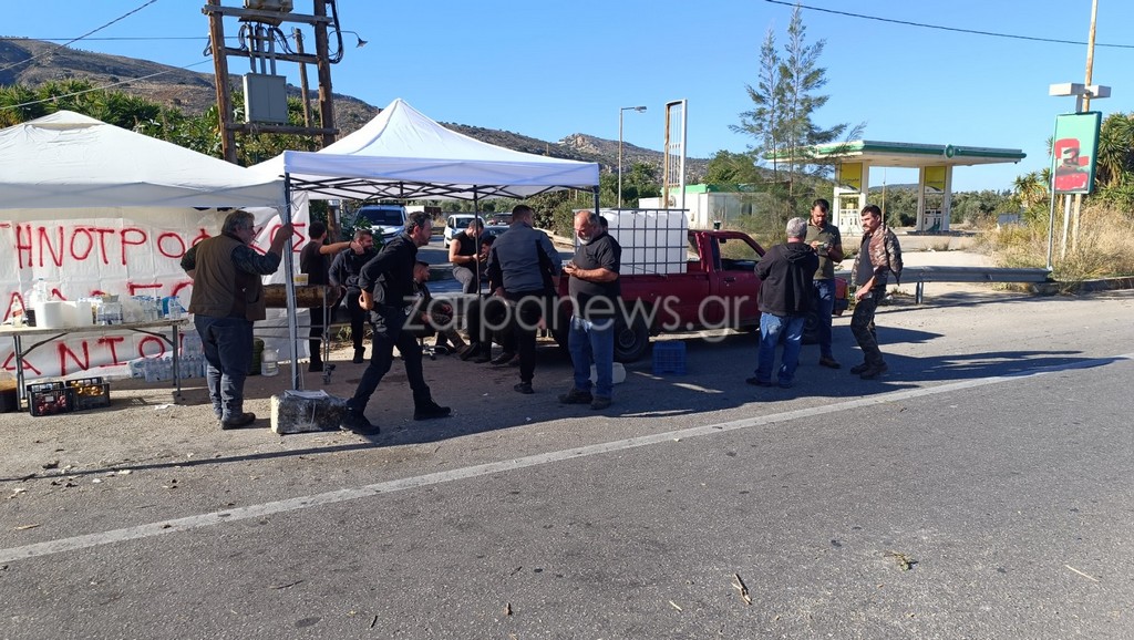 Στοπ στα μπλόκα βάζουν οι κτηνοτρόφοι στα Χανιά – Θα συναντηθούν με τον Χατζηδάκη την Παρασκευή
