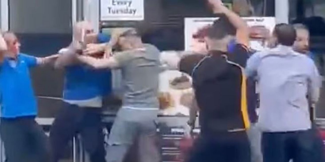 Άγρια συμπλοκή μεταξύ Τούρκων ιδιοκτητών κεμπαπτζίδικων – Χρησιμοποίησαν ακόμα και σούβλες (Βίντεο)