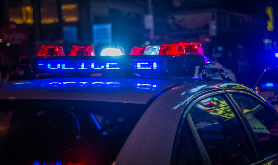 Ιταλία: Σκοτώθηκε αστυνομικός σε σοκαριστικό τροχαίο – Αυτοκίνητο καρφώθηκε στο περιπολικό του