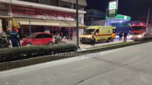 Σοβαρό τροχαίο ατύχημα: Μηχανή τυλίχτηκε στις φλόγες μετά από σύγκρουση με σταθμευμένο αυτοκίνητο – Ένας τραυματίας