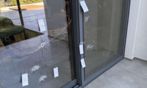 Ταυτοποιήθηκαν οι δράστες της επίθεσης σε σπίτι επιχειρηματία – Στην έρευνα 10μελής ομάδα του ελληνικού FBI