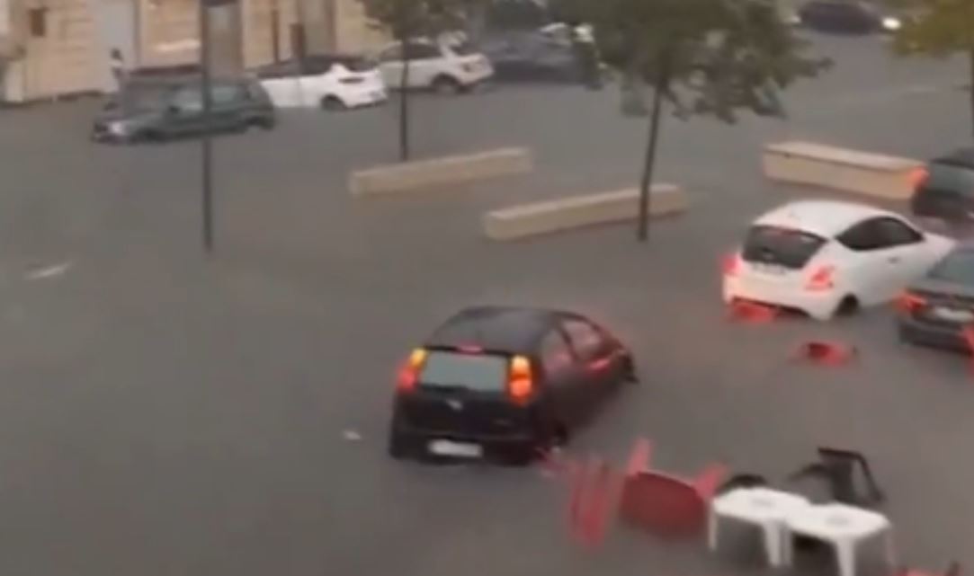 Πλημμύρες στη Σικελία: Χείμαρροι παρέσυραν αμάξια – Δείτε βίντεο