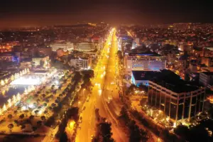 Νεκρός νεαρός άνδρας στη Συγγρού – Ερευνάται αν έπεσε ή τον έσπρωξαν από πεζογέφυρα