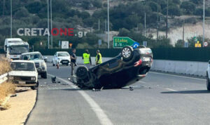 Σοκαριστικό τροχαίο στο Ηράκλειο: Τούμπαρε αυτοκίνητο στον ΒΟΑΚ – Στο νοσοκομείο ο οδηγός – Δείτε εικόνες