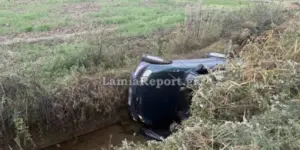 Σοβαρή σύγκρουση αυτοκινήτου με φορτηγό – Το Ι.Χ. κατέληξε σε χαντάκι