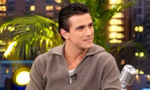 O Ρεθυμνιώτης ηθοποιός που βρέθηκε καλεσμένος στην εκπομπή του Γρηγόρη Αρναούτογλου «The 2night Show» – Δείτε βίντεο