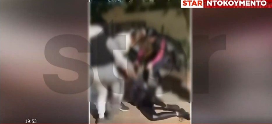Έφηβες χτυπούν άγρια συνομήλική τους – Σοκάρει το βίντεο