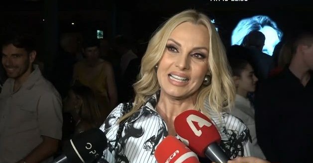 Πέγκυ Ζήνα: Μετά την εγκυμοσύνη μου, άκουγα σχόλια από συναδέλφους ότι πάχυνα