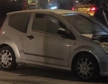 Φωτιά σε αυτοκίνητο στη Συγγρού – Κλειστός ο δρόμος στο σημείο