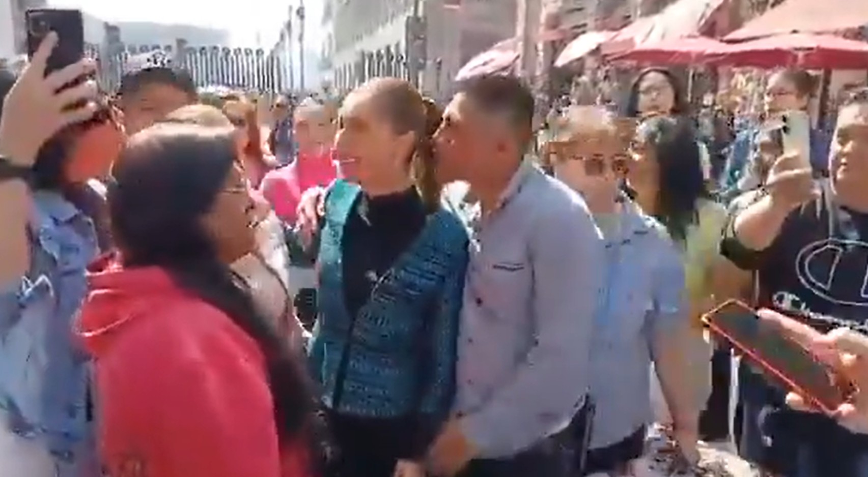 Θύμα σεξουαλικής παρενόχλησης η Πρόεδρος του Μεξικού – Το ακατάλληλο άγγιγμα και η απόπειρα φιλιού