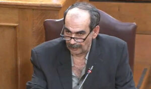 Η ΝΔ στέλνει τον «Φραπέ» στον Εισαγγελέα: «Η παρουσία του στη Βουλή αποκαλύπτει την περιφρόνησή του»