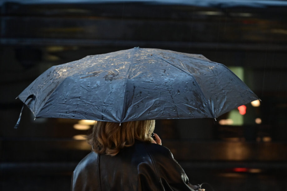 Βροχή καταιγίδα κακοκαιρία ομπρέλα