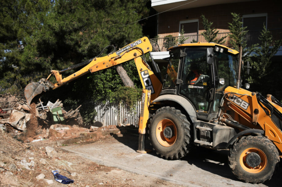 Μπουλντόζα κατεδάφιση κατεδαφίσεις