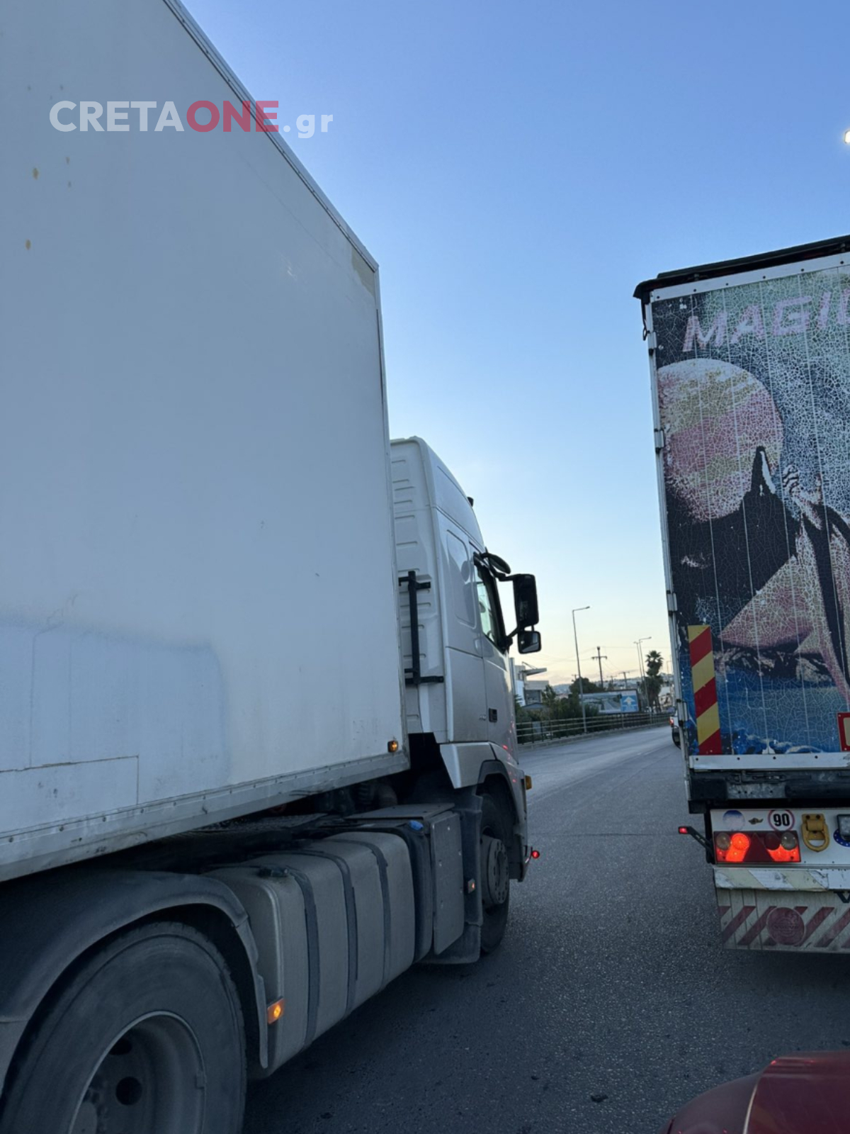 Ηράκλειο: Καραμπόλα οχημάτων προκάλεσε κυκλοφοριακό χάος - Ένας τραυματίας 5 Ηράκλειο: Καραμπόλα οχημάτων προκάλεσε κυκλοφοριακό χάος - Ένας τραυματίας