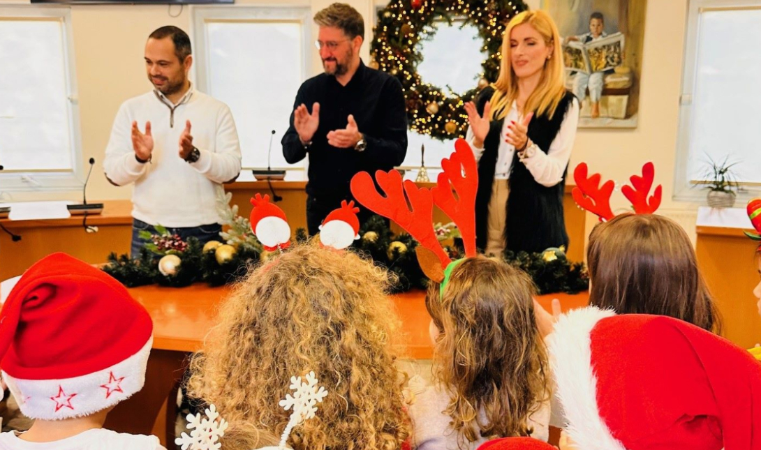 Τα κάλαντα στο Δήμαρχο Μαλεβιζίου είπαν παιδιά Βρεφονηπιακού Σταθμού