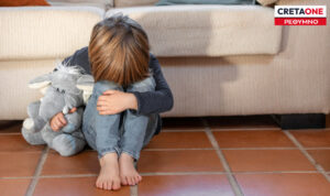 Ρέθυμνο: Στη γιαγιά, με εντολή εισαγγελέα, τα δύο παιδάκια που εγκαταλείφθηκαν από τους γονείς τους