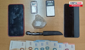 Ρέθυμνο: Τους «τσάκωσαν» με κόκα, μετρητά και μαχαίρι – Χειροπέδες σε τρεις νεαρούς