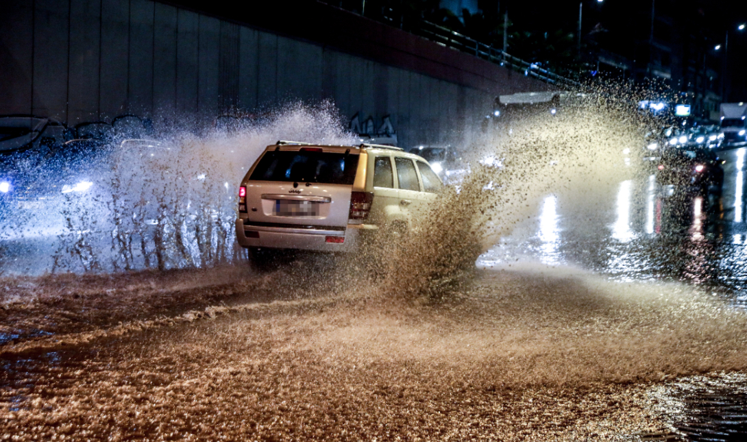 Καιρός: Βροχές και καταιγίδες φέρνει και σήμερα στην Κρήτη ο «Byron» – Πότε υποχωρούν τα φαινόμενα