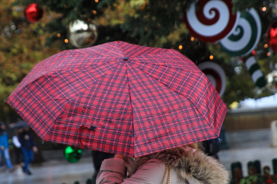 Ομπρέλα βροχή καιρός Χριστούγεννα