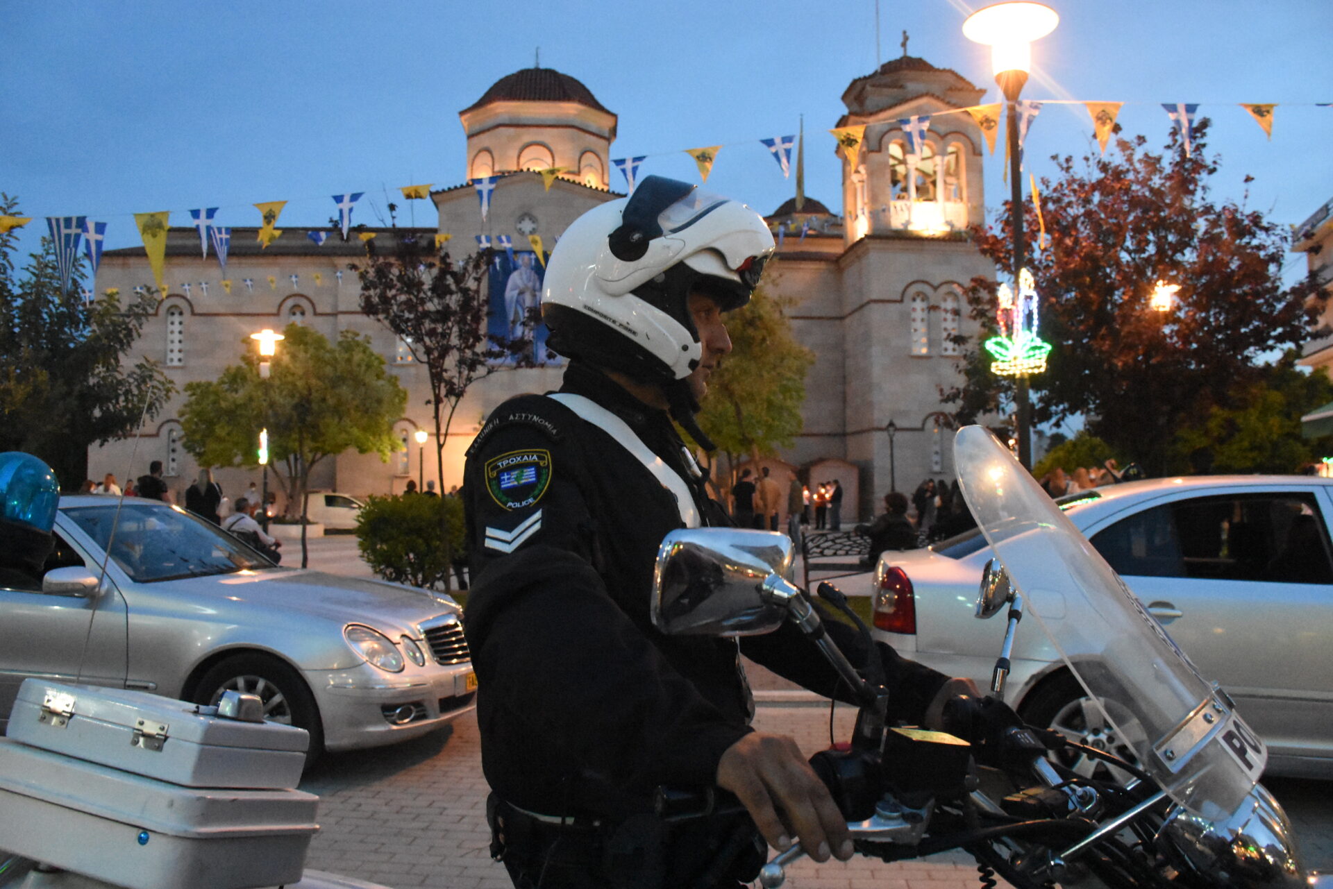 Στις εκκλησίες κλιμάκια της ΕΛ.ΑΣ – Ενημερώνουν τους ηλικιωμένους για τις απάτες