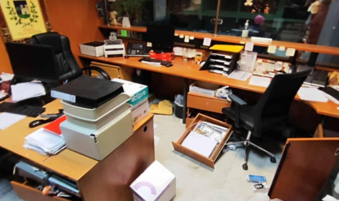 Διάρρηξη στο Δημαρχείο Σαρωνικού