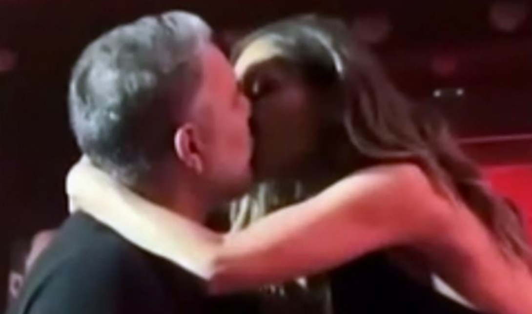 Το παθιασμένο φιλί του Μπισμπίκη στην Δέσποινα Βανδή