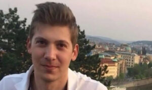 Θρίλερ με την εξαφάνιση του 33χρονου γιατρού: «Περιμένουμε σήμερα να μάθουμε αν είναι ζωντανός» λέει ο πατέρας του