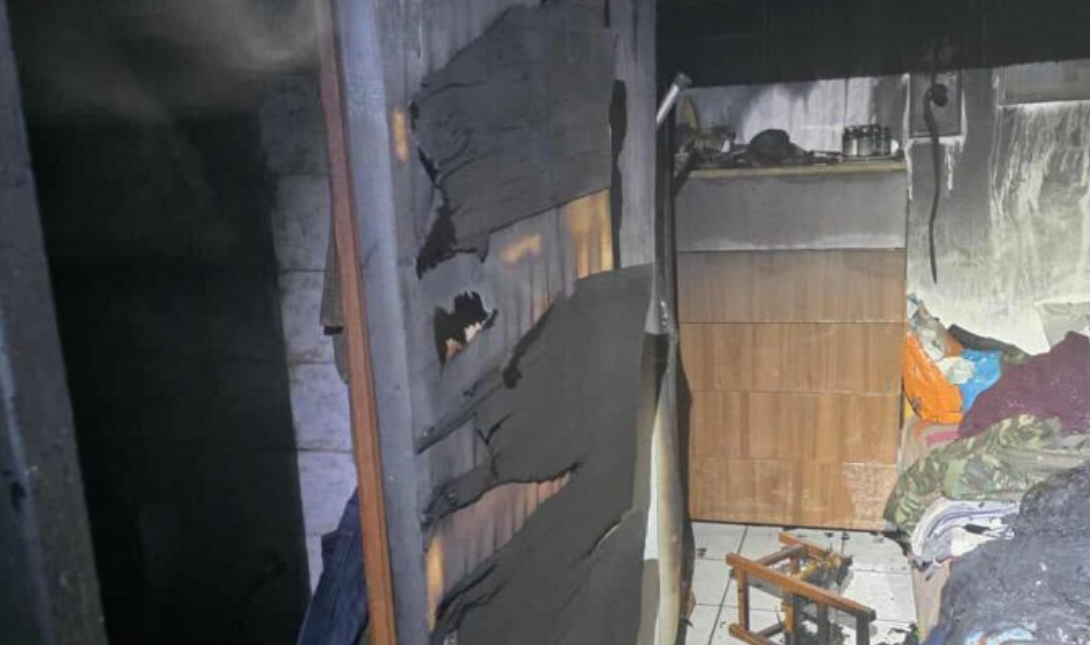 Συναγερμός στην Πυροσβεστική: Έσωσαν μάνα και γιο από φλεγόμενο σπίτι – Δείτε βίντεο