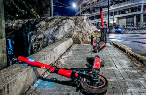 Στην ΜΕΘ 10χρονος που τραυματίστηκε στο κεφάλι – Έπεσε με πατίνι πάνω σε αυτοκίνητο