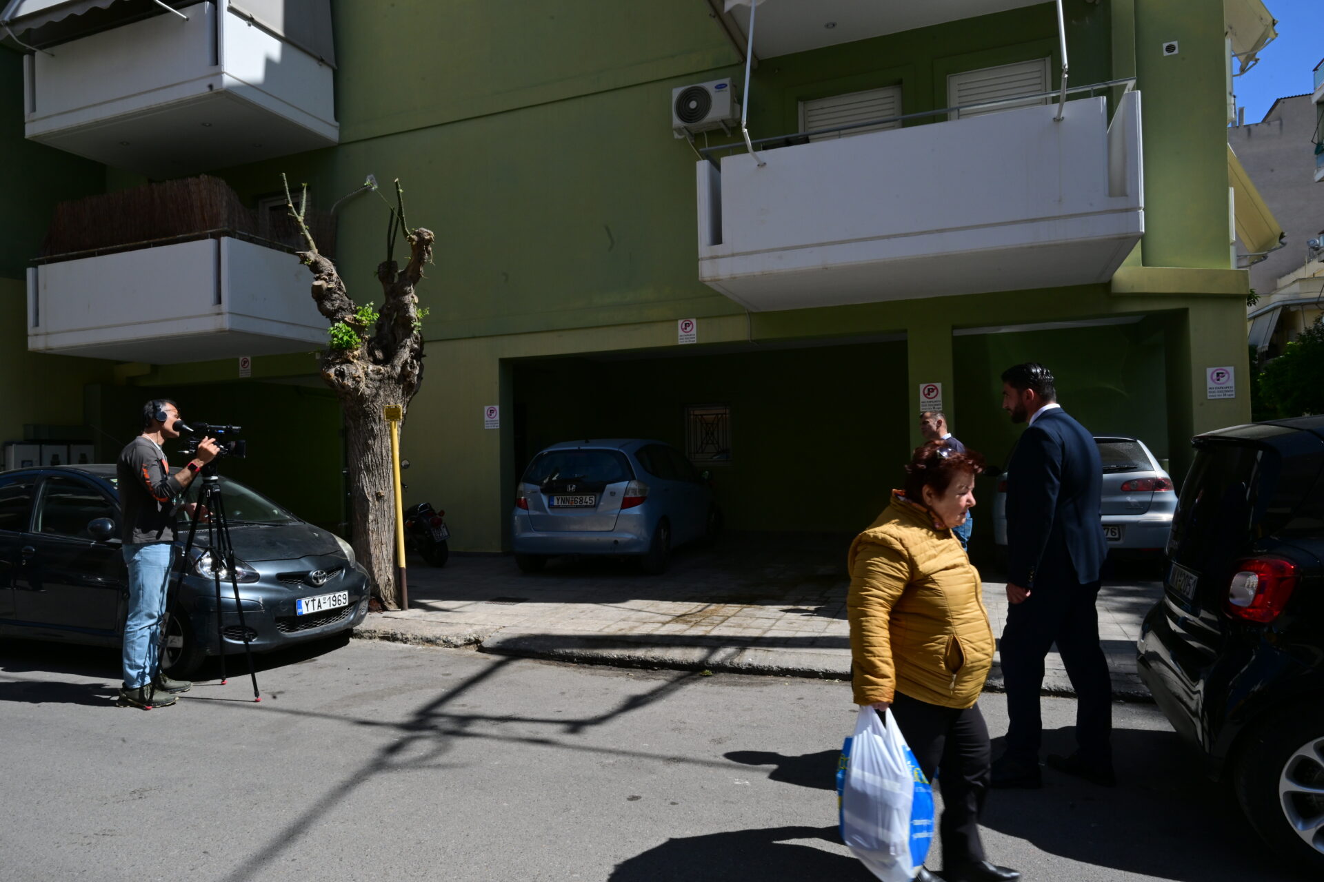 Μαρτύριο η στάθμευση: Ποιοι μπορούν να παρκάρουν στις πιλοτές των πολυκατοικιών;