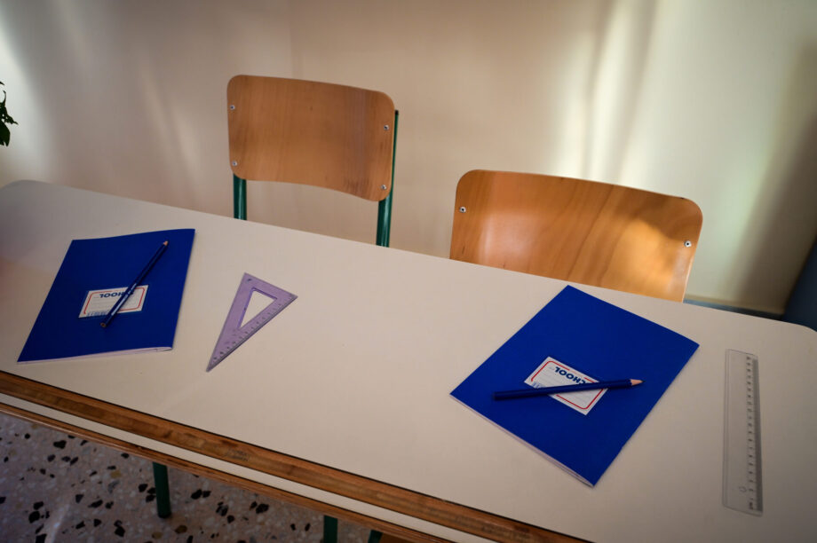 Σχολείο σχολεία αίθουσα τάξη θρανίο