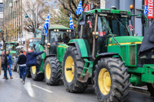 Μπλόκα με χιλιάδες τρακτέρ σε όλη τη χώρα – Δείτε τον χάρτη σε ζωντανό χρόνο με όλα τα μπλόκα