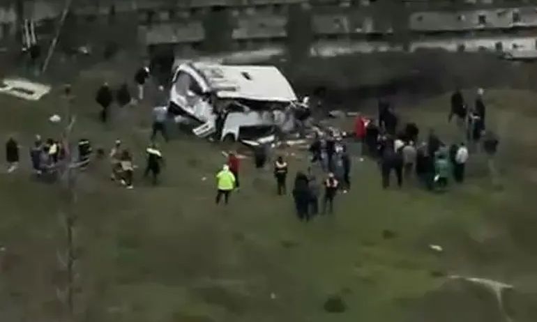 Λεωφορείο έπεσε σε χαράδρα στην Τουρκία – Τρεις νεκροί και 10 τραυματίες – Βίντεο