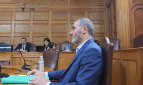 Μανόλης Χνάρης Εξεταστική