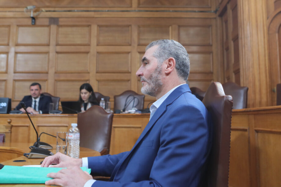 Μανόλης Χνάρης Εξεταστική