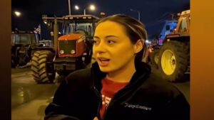 Συγκλονίζει νεαρή αγρότισσα: «Πρέπει να πουλήσω 16 κιλά σιτάρι για να αγοράσω έναν καφέ»