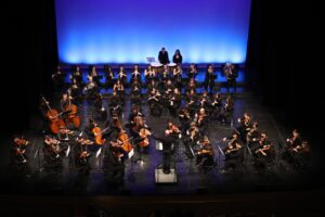 Συγκίνηση στην επετειακή συναυλία για τα 10 χρόνια της Συμφωνικής Ορχήστρας Νέων Δήμου Ηρακλείου (Φωτο)