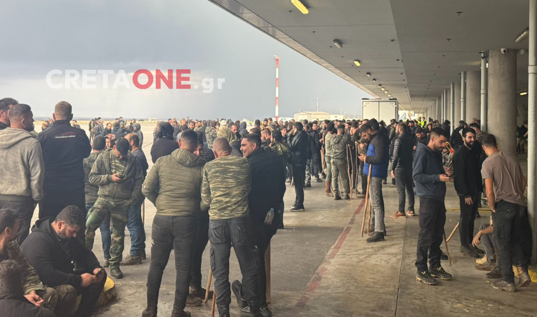 Αποχωρούν από τον αεροδιάδρομο οι αγροτοκτηνοτρόφοι, παραμένουν στα μπλόκα πέριξ του αεροδρομίου