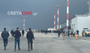 Κατέλαβαν το αεροδρόμιο οι αγροτοκτηνοτρόφοι του Ηρακλείου – Δείτε φωτογραφίες και βίντεο