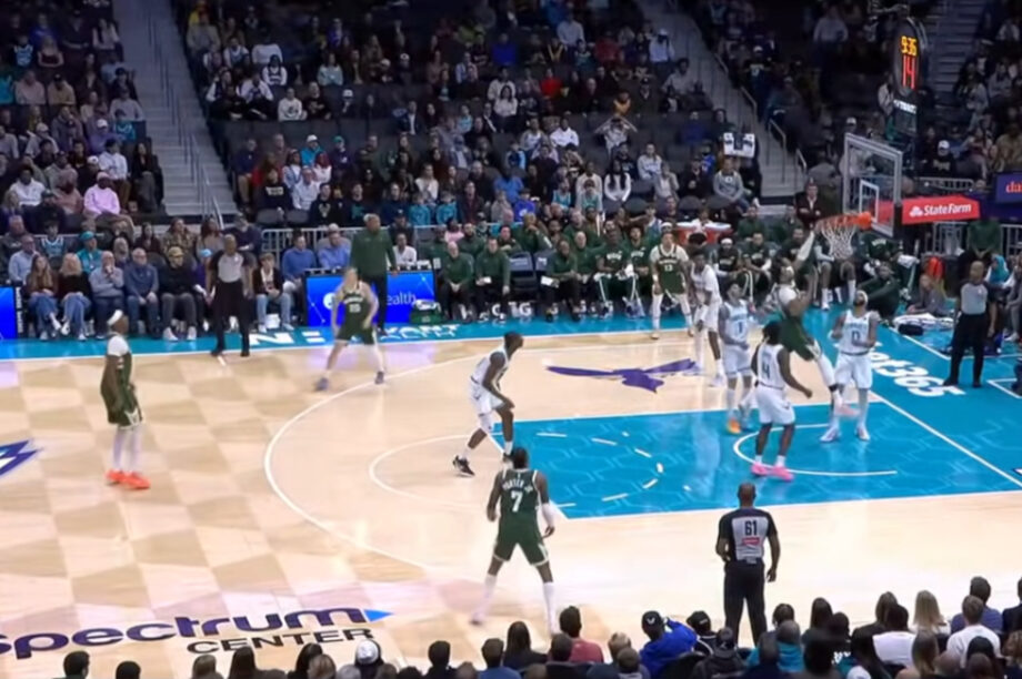 Αντετοκούνμπο Κάρφωμα