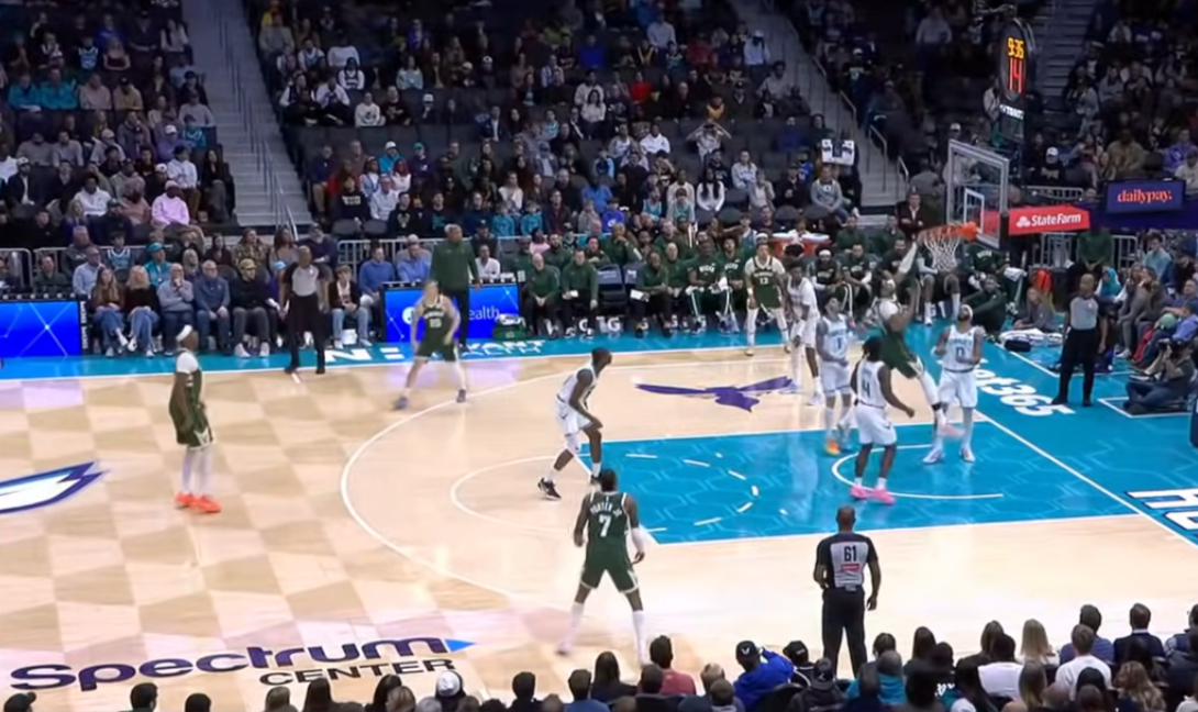 Αντετοκούνμπο Κάρφωμα