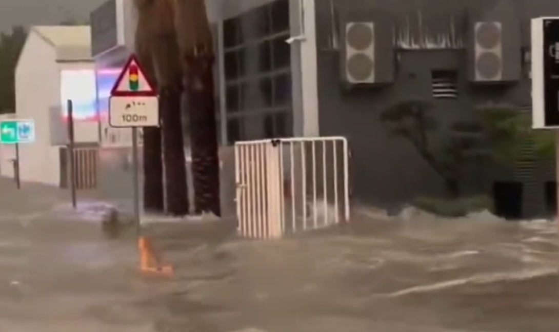 «Βούλιαξε» το Ντουμπάι από σφοδρή κακοκαιρία, ένας νεκρός (βίντεο)