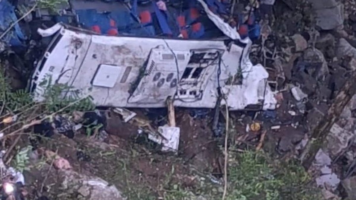 Τραγωδία στην Κολομβία: Λεωφορείο έπεσε σε χαράδρα – Νεκροί 16 μαθητές και ο οδηγός