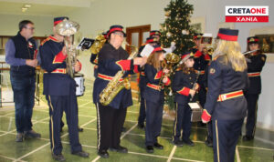 Πρωτοχρονιάτικα κάλαντα και ευχές πλημμύρισαν το Δημαρχείο Χανίων (φωτογραφίες)