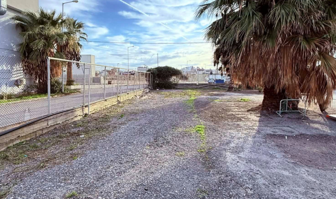 Καθαρισμός στον περιβάλλοντα χώρο του Κολυμβητηρίου Ηρακλείου (φωτογραφίες)