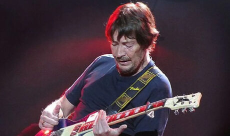 Έφυγε από τη ζωή στα 74 ο Chris Rea!